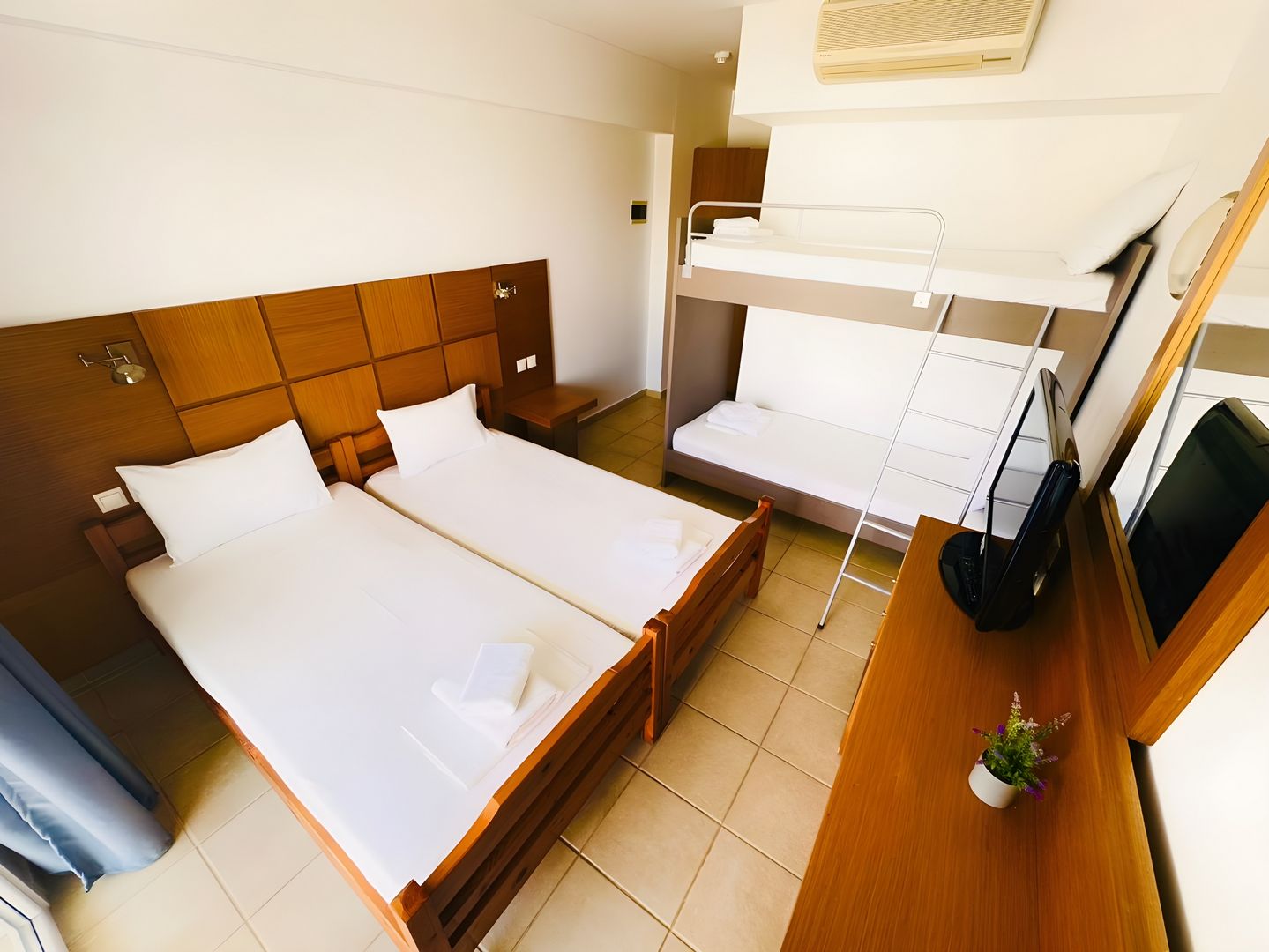 Haris Hotel - Family Room