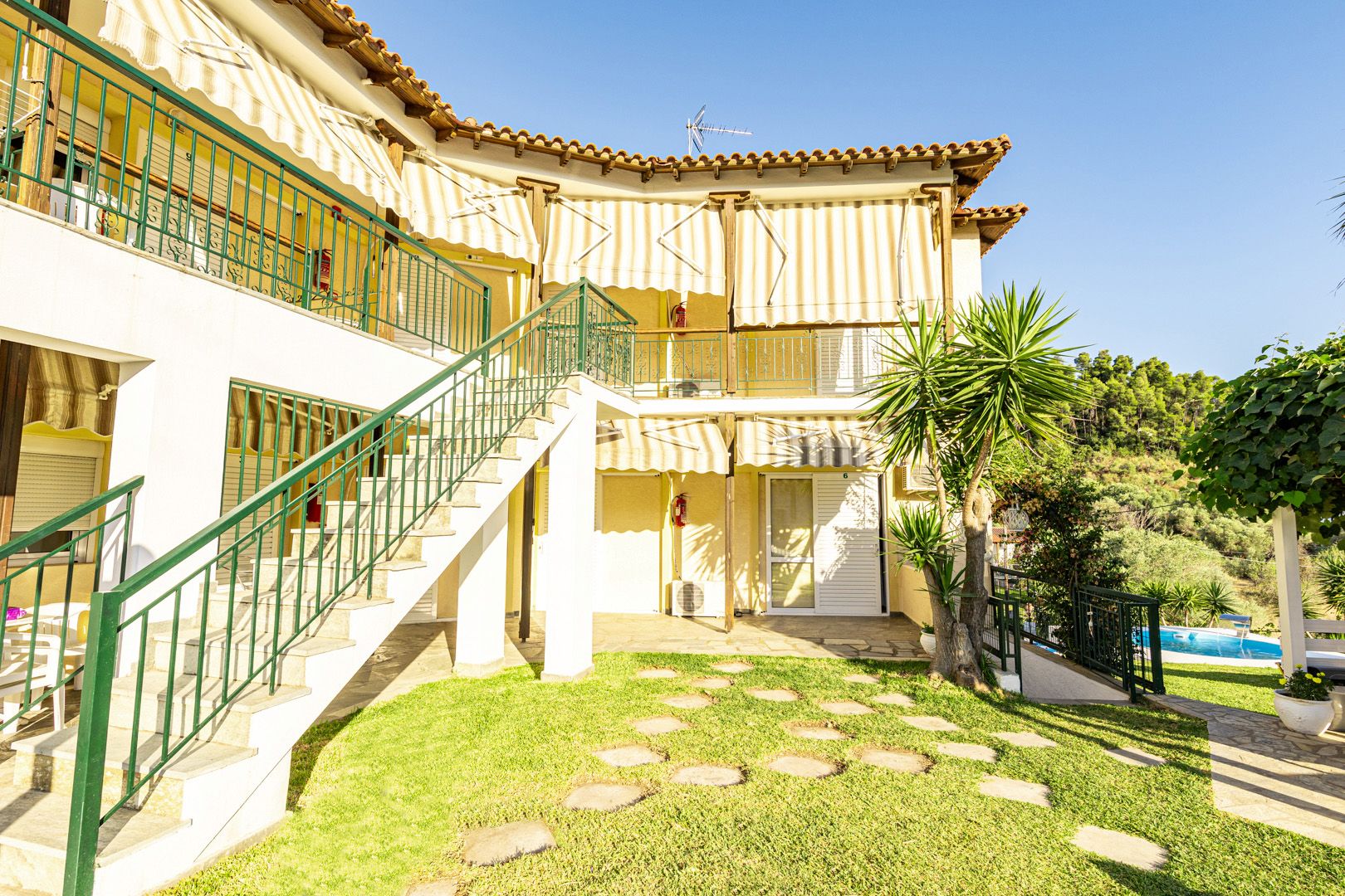 Skioni Studios - Triple room with Terrace