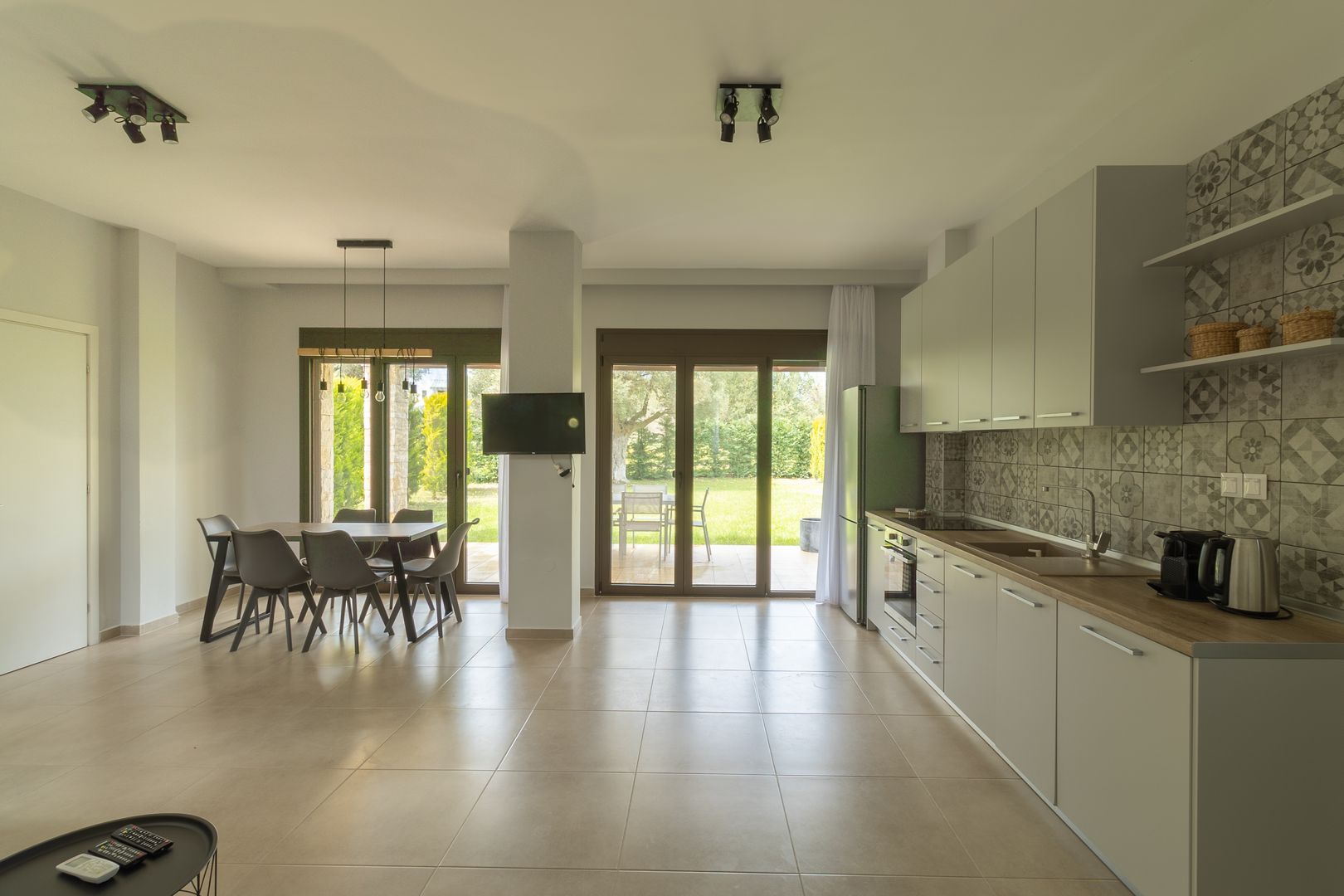 Friday Mood - Villa Pleasure