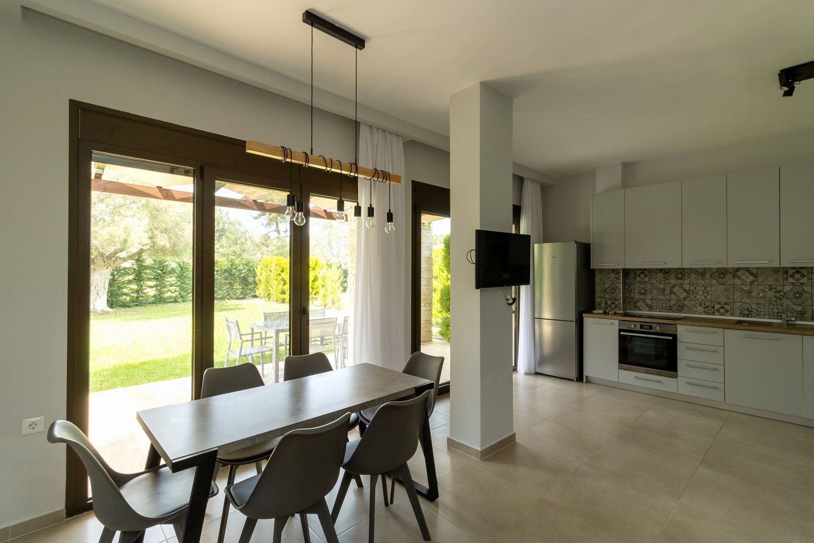 Friday Mood - Villa Pleasure